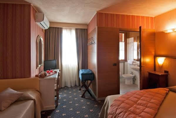 Holiday Rooms Antica Badia Volterra Dış mekan fotoğraf